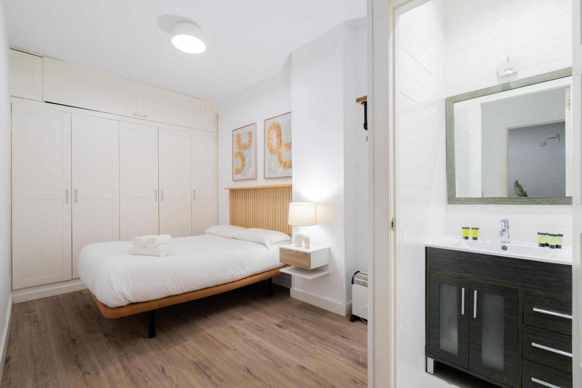 Apartamento En Chueca Para 4 Personas Alquiler Temporal Madrid Exterior foto