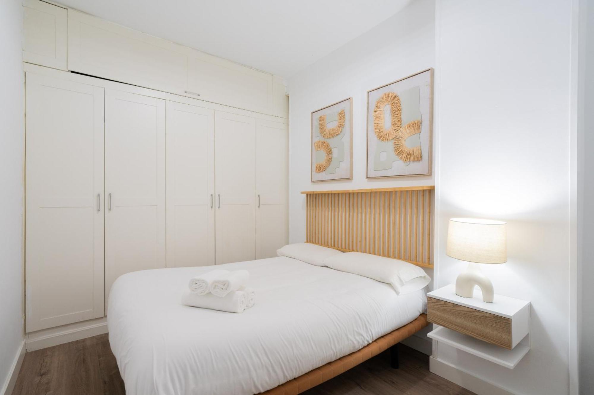 Apartamento En Chueca Para 4 Personas Alquiler Temporal Madrid Exterior foto