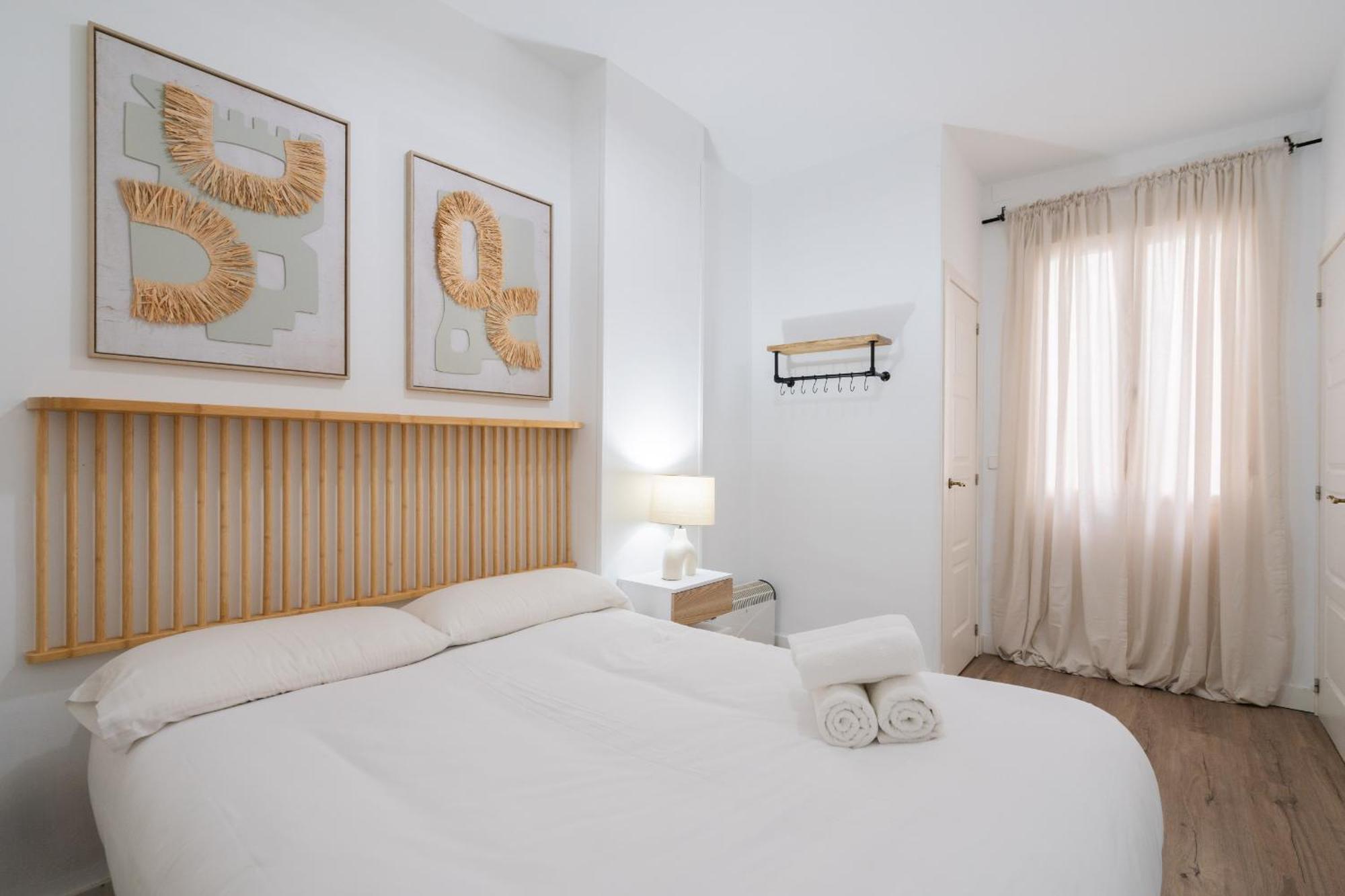 Apartamento En Chueca Para 4 Personas Alquiler Temporal Madrid Exterior foto