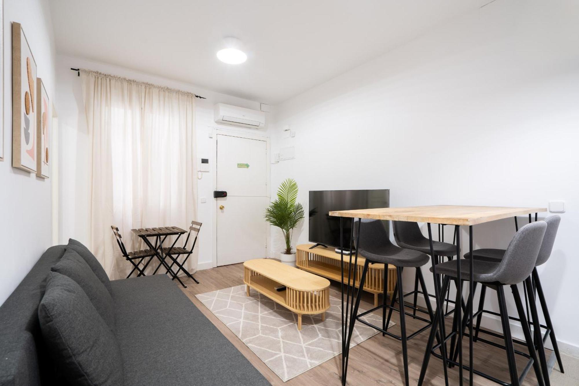 Apartamento En Chueca Para 4 Personas Alquiler Temporal Madrid Exterior foto